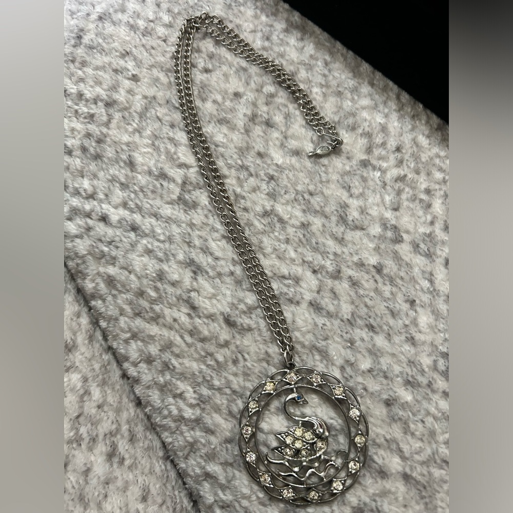 Vintage 1974 Sarah Coventry Swan Lake necklace